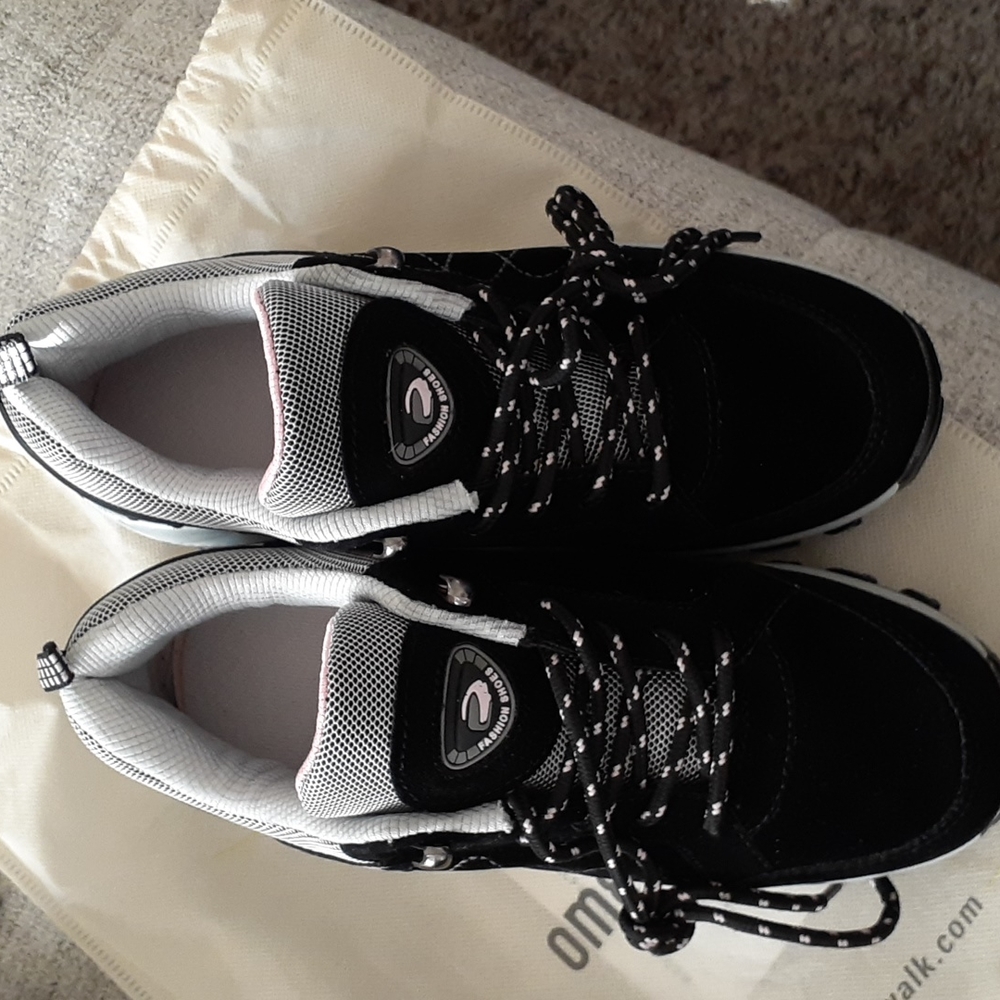 Omega walk sneakers